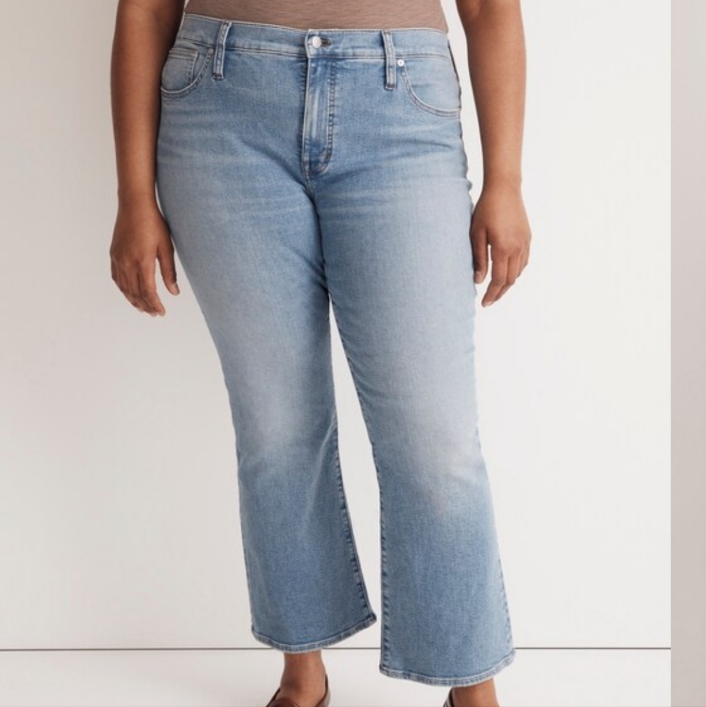 NWOT MADEWELL MID RISE KICK OUT JEANS - Picture 3 of 10